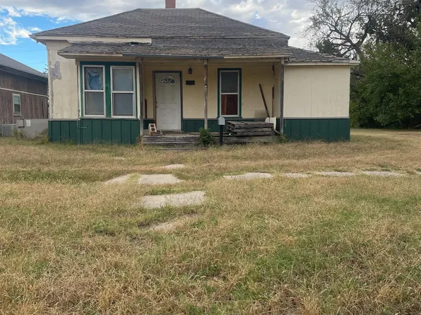 704 E 8th Ave, Winfield, KS 67156