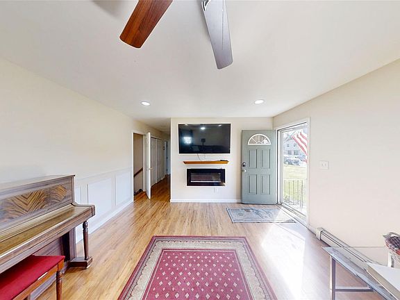 3rd image of 61 Manchester Road