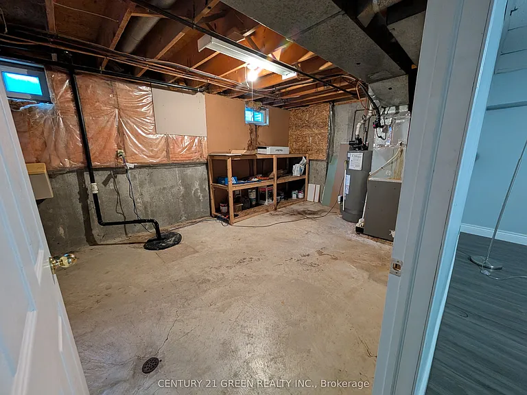 61 Ashley Cres — Photo 22