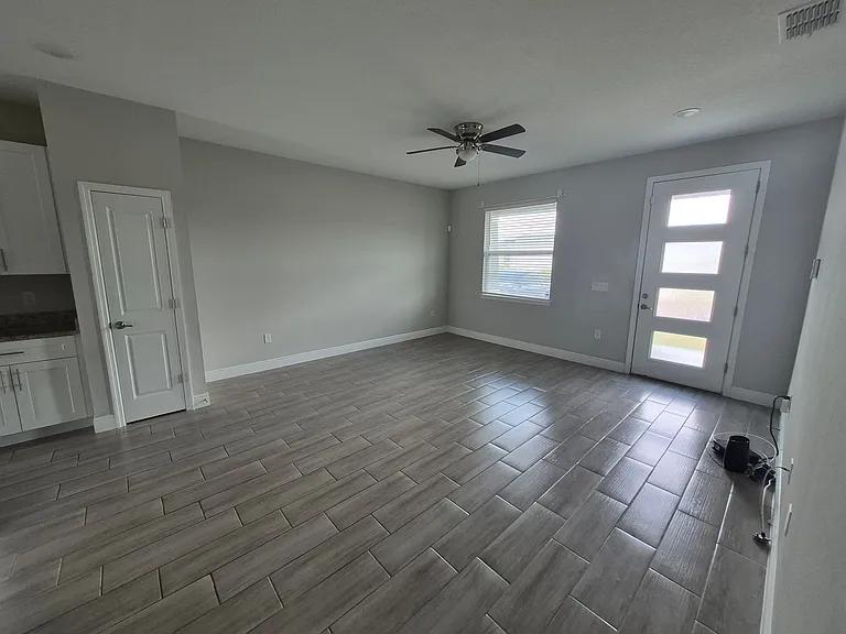 642 Desmoines Ct — Photo 4