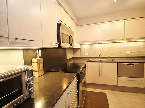 3rd image of 1050 Wall St APT 2D