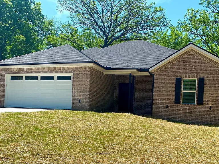 221 Dogwood St — Photo 24