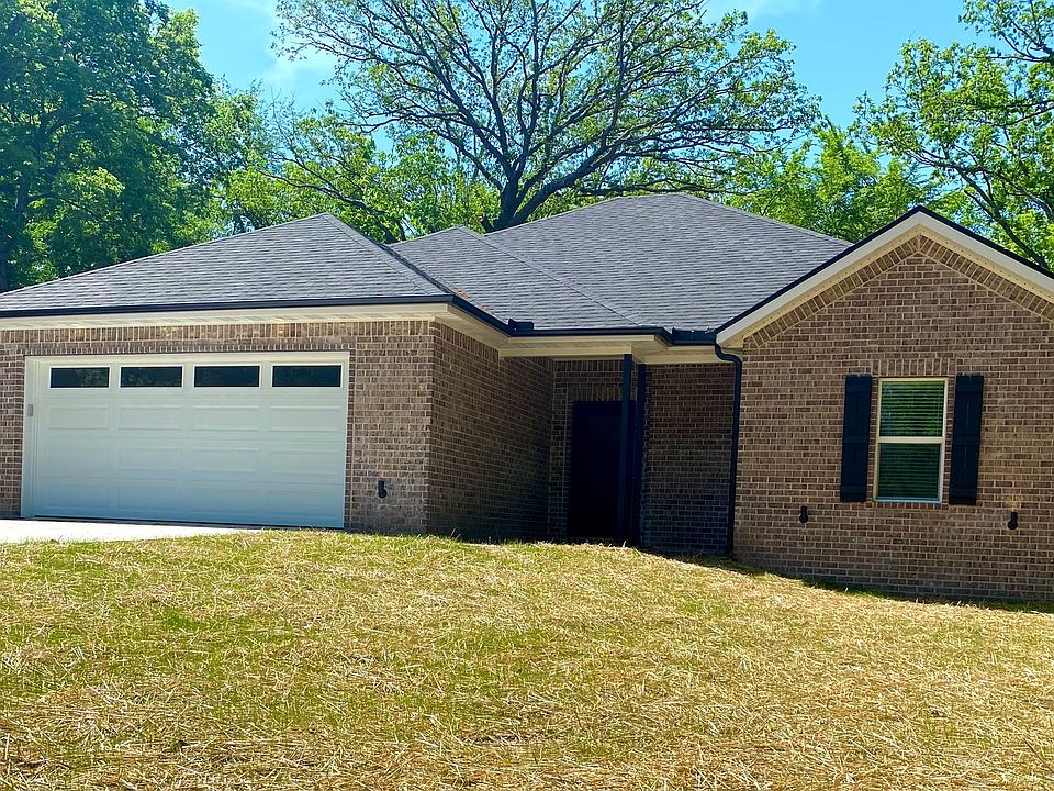 1st image of 221 Dogwood St
