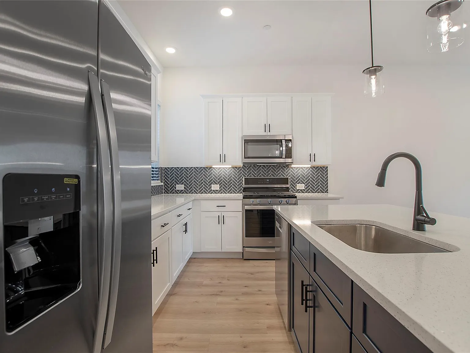 4 bed, 2.5 bath, 1970 sqft, $2,750 — Photo 2