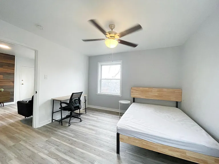 5735 Hobart St #3 — Photo 12