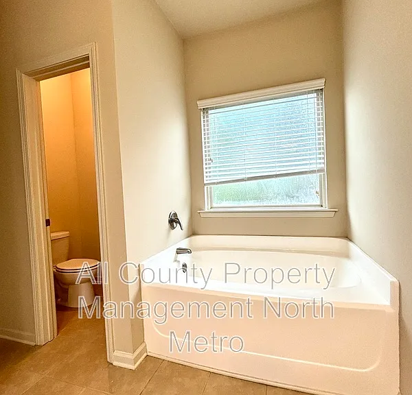 421 Parkstone Dr — Photo 9
