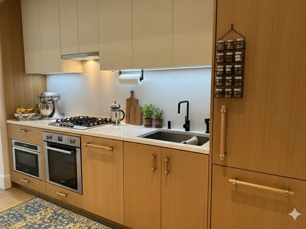 22-18 Jackson Avenue image 2 of 11