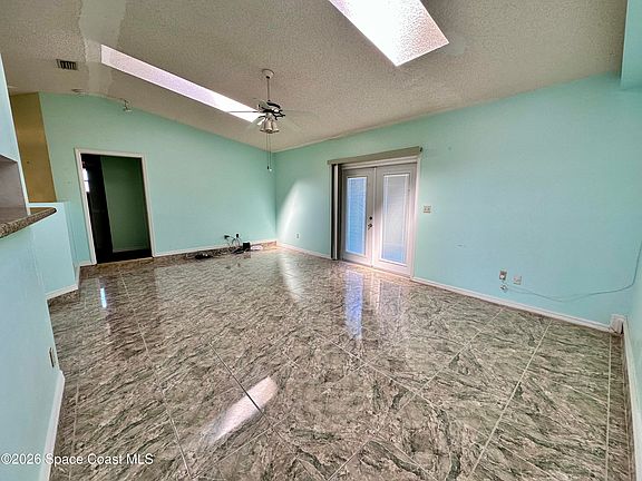 4th image of 2073 Clover St NE