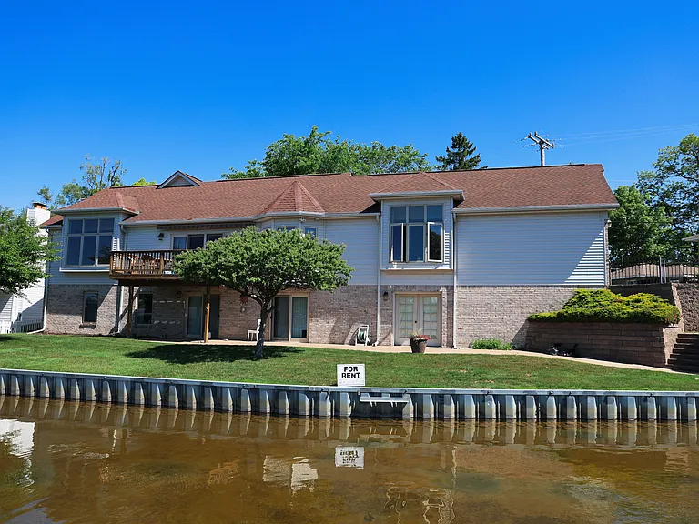 166 Highland Ave — Photo 6
