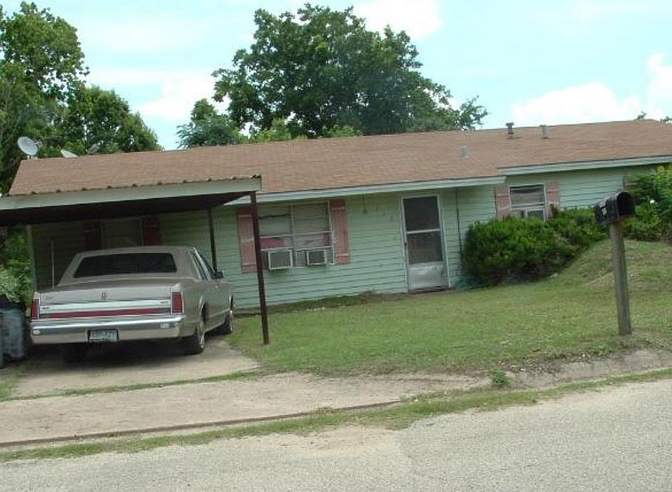 1st image of 718 Dyer St
