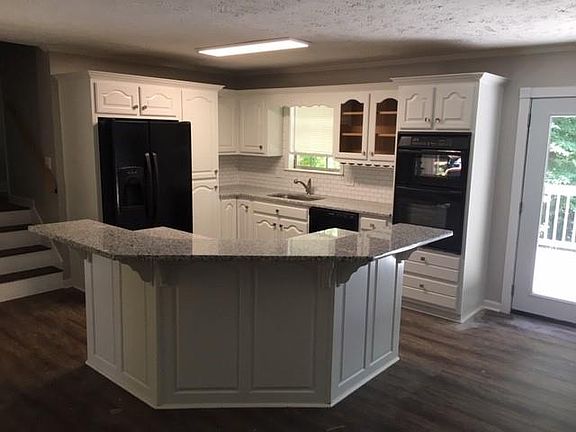 3rd image of 870 Cherrydale Ln