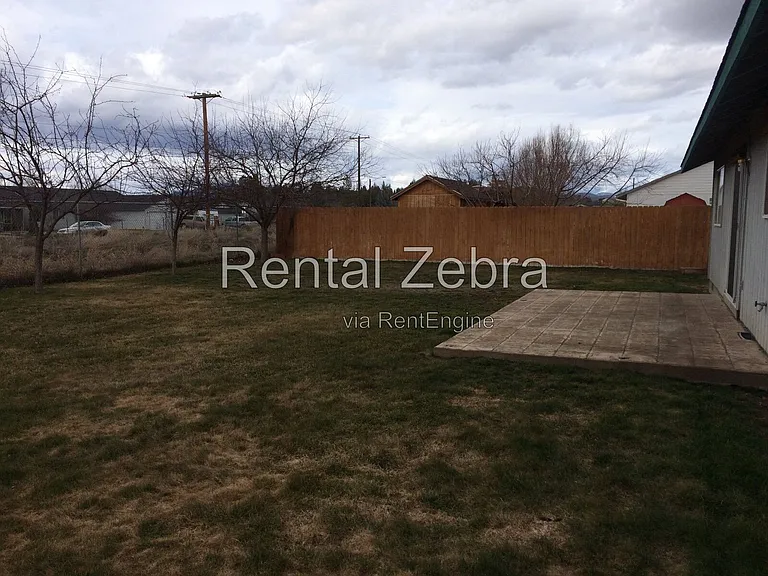 2279 NE Cherry Loop — Photo 1