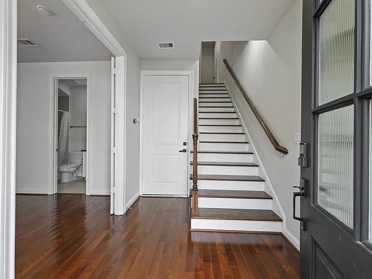 5747 Kansas St — Photo 2