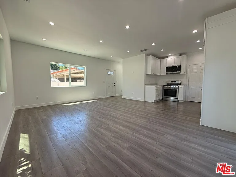 6744 Radford Ave — Photo 2