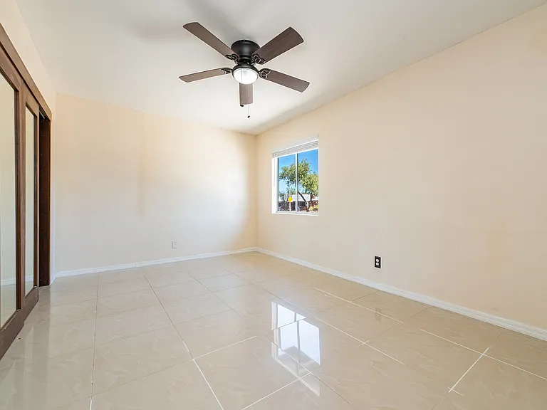 2532 E Crosby Vis — Photo 14