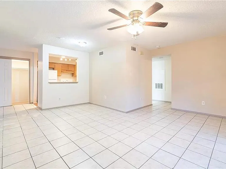 402 Fredericksburg St #1 — Photo 3