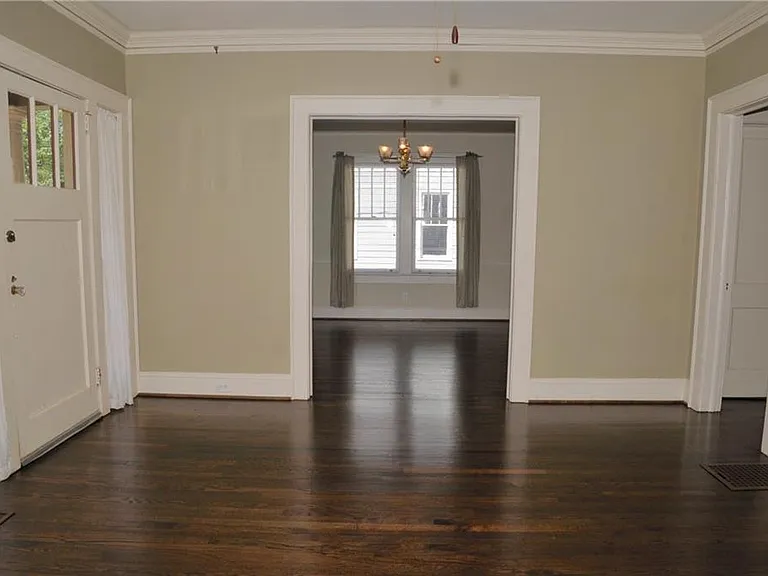 602 Sherwood Rd NE — Photo 4