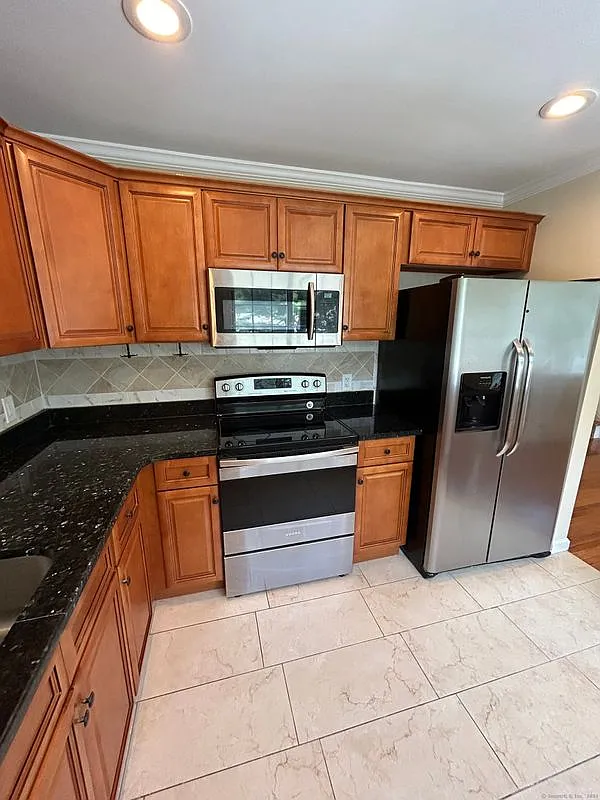 3 bed, 1.5 bath, 1260 sqft, $2,800 — Photo 4