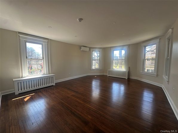 55 Sea Cliff Ave
