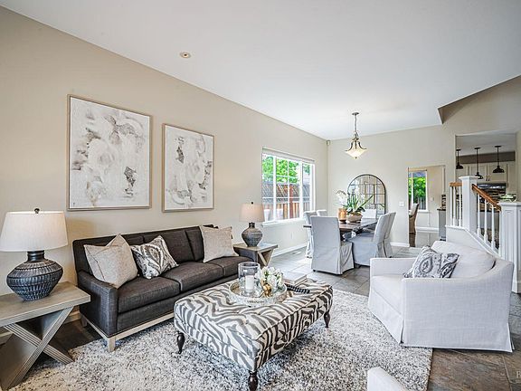 4th image of 418 Christopher Way