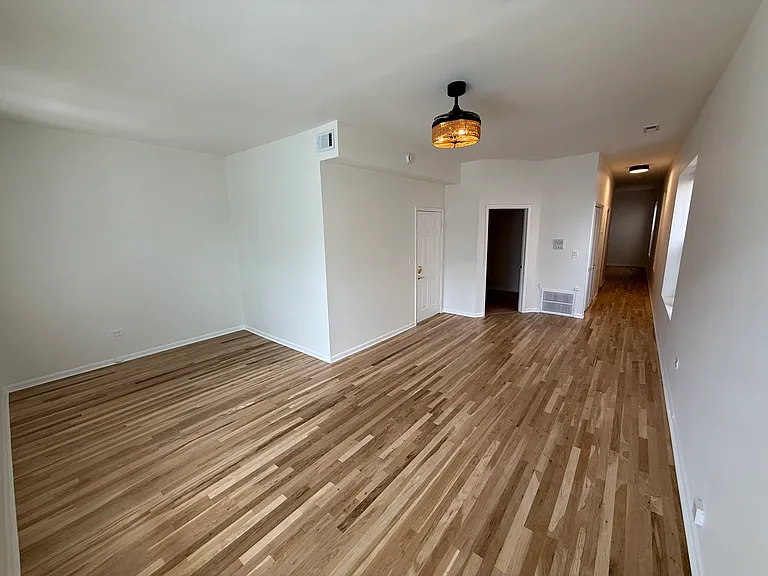 2108 W Division St #2F — Photo 9