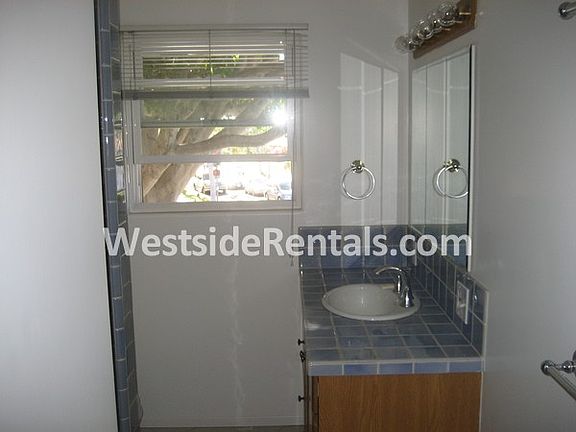4th image of 4400 Overland Ave