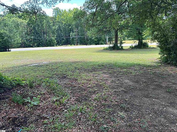 4th image of 2394 Highway 221 S
