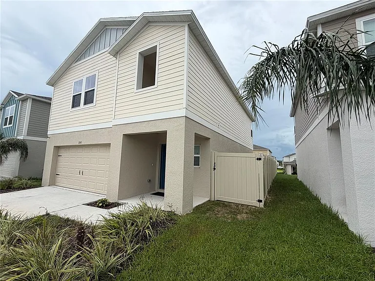 1352 Derry Ave — Photo 3