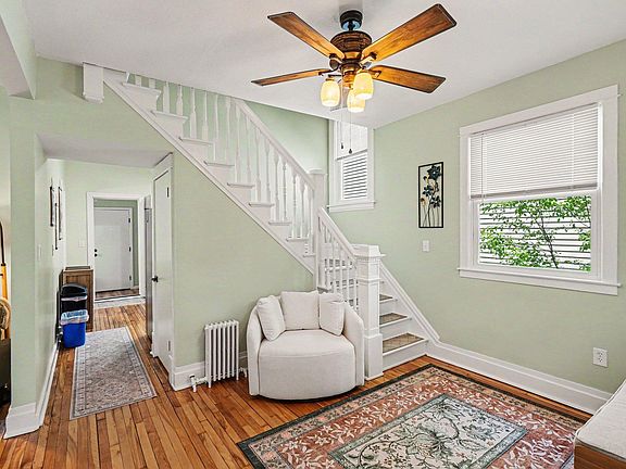 2nd image of 621 Newton Ave N