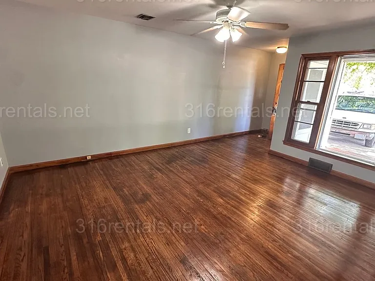1757 S Fern St — Photo 4