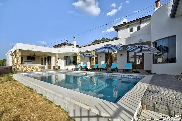 4 bed, 4.5 bath, 5069 sqft, $6,995 — Photo 2