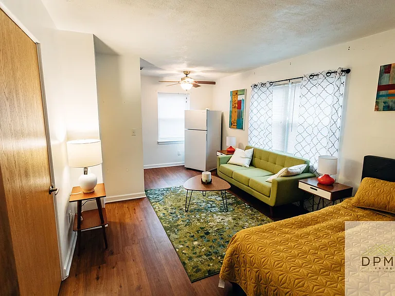 501 W Hillsdale — Photo 1