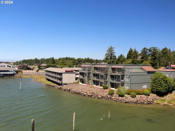 1220 Bay St #102, Florence, OR 97439