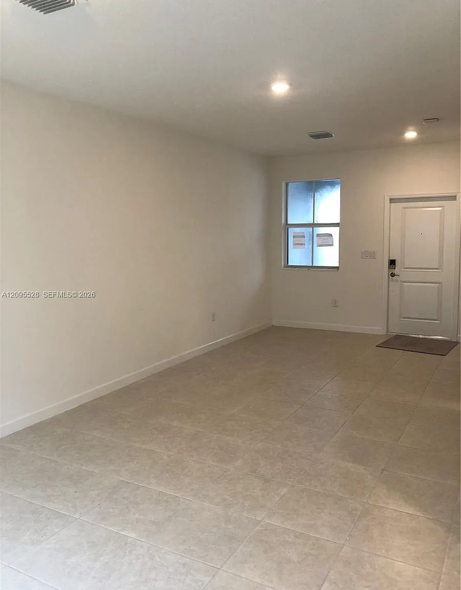 Keys Gate Residential — Photo 3