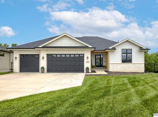 18244 Cheyenne Rd, Omaha, NE 68136