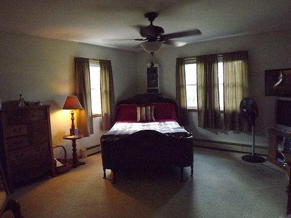 3rd image of 104 N Pine St