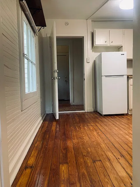 1 bed, 400 sqft, $900 — Photo 3