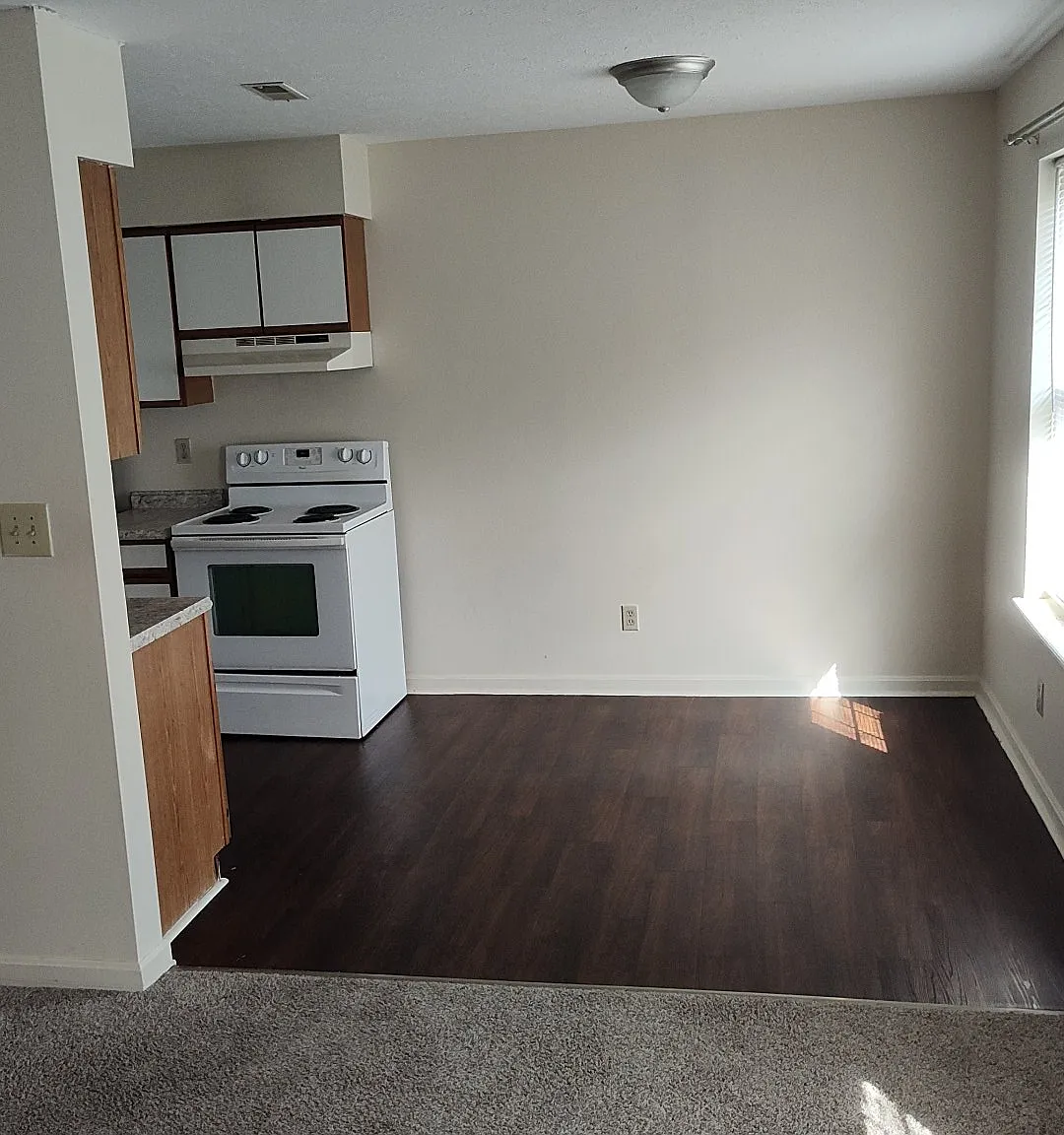 2 bed, 700 sqft, $975 — Photo 2