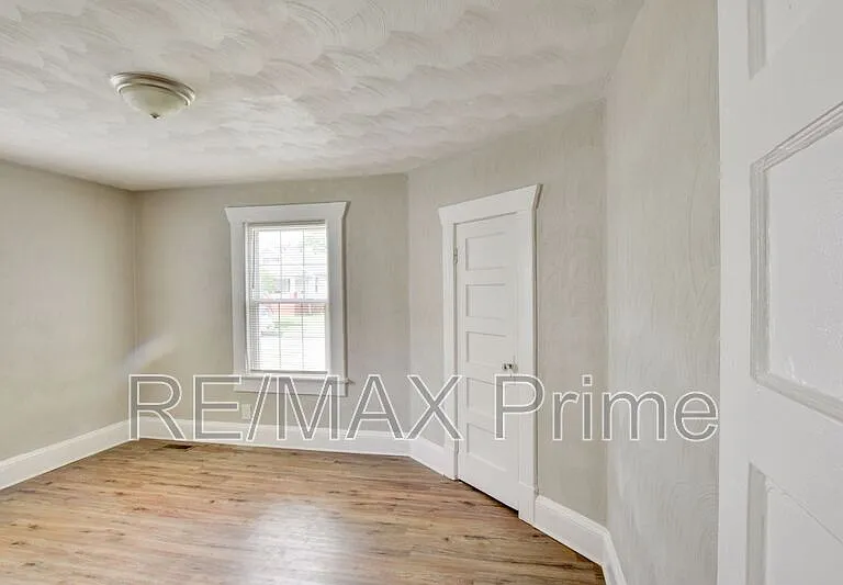 1135 Jackson Ave #1 — Photo 6