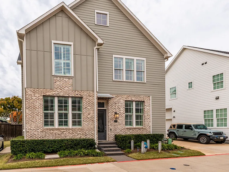 1701 Millsap Ln — Photo 2