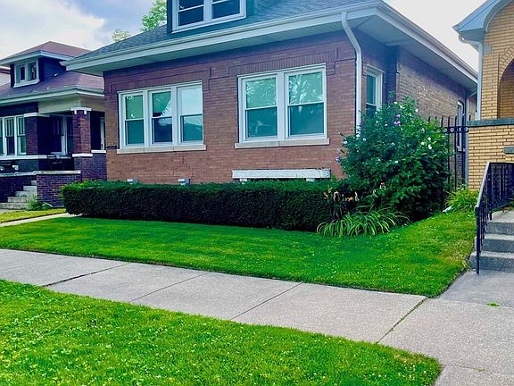 2nd image of 6146 N Maplewood Ave