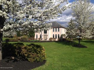 5542 Bridle Rd, Stroudsburg, PA 18360