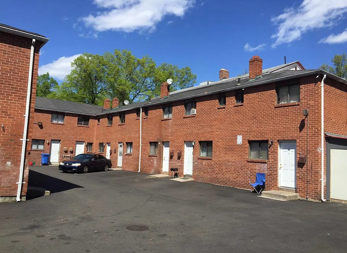 2 bed, 1000 sqft, $1,550 — Photo 2
