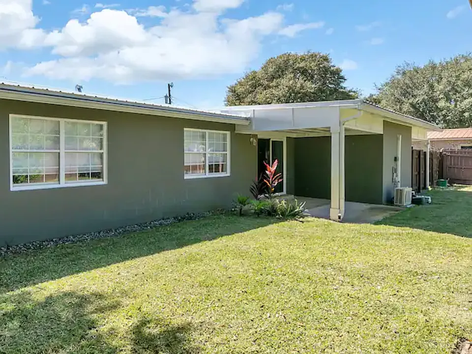 280 N Lorraine Dr