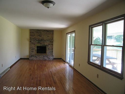 4th image of 1628 Arrowwood Dr