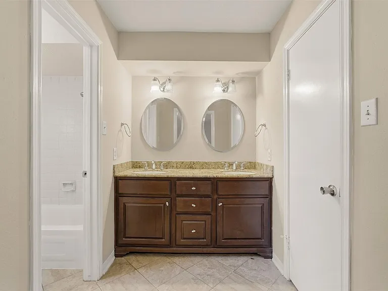810 Sunnybrook Ln — Photo 17