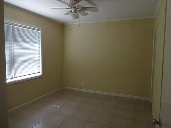 5th image of 3110 Greenbriar St APT 23