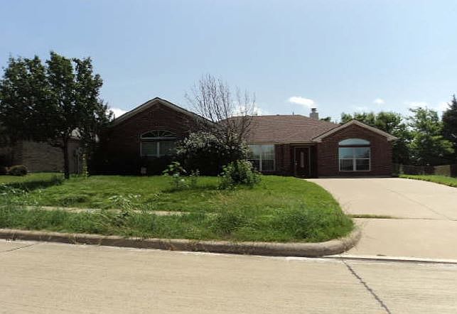 1st image of 204 N Bending Oak Ln