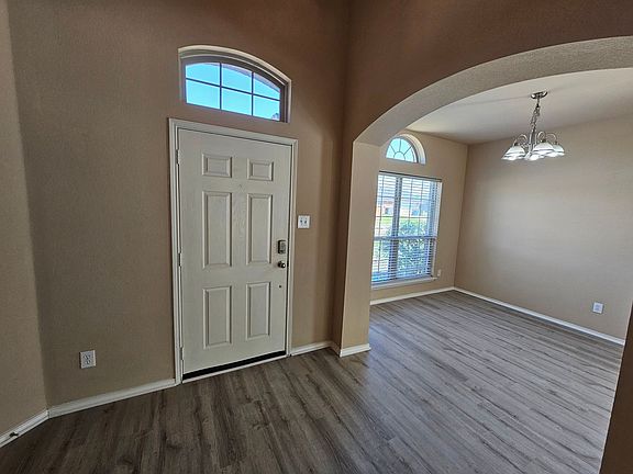 4th image of 222 Silvercreek Dr