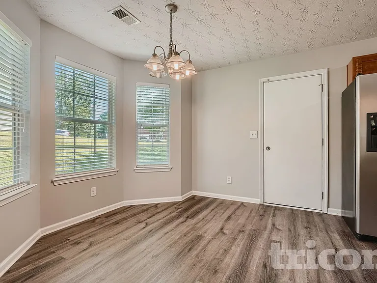 552 Howell Dr — Photo 20